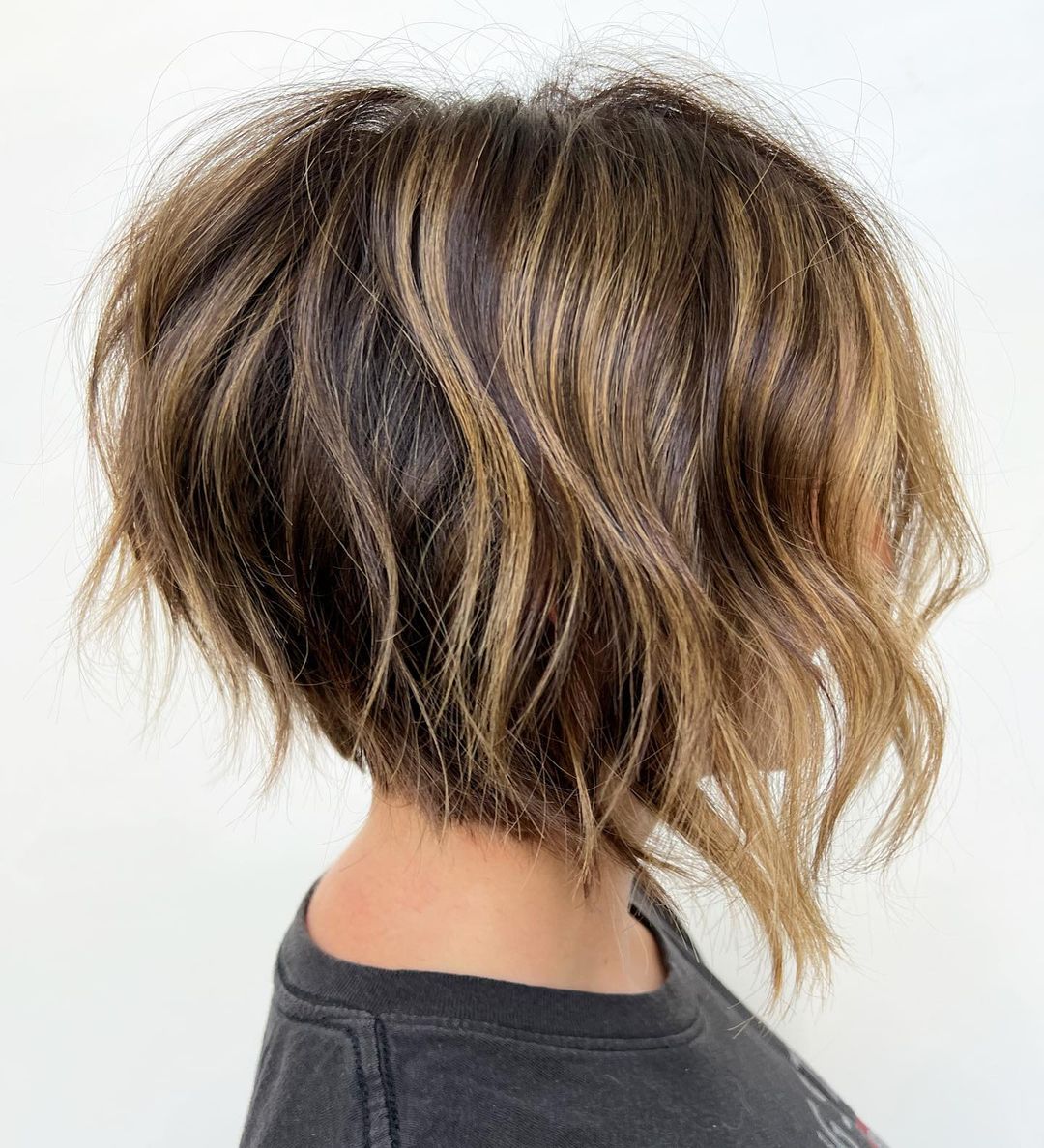 Shattered Inverted Bob with Messy Waves